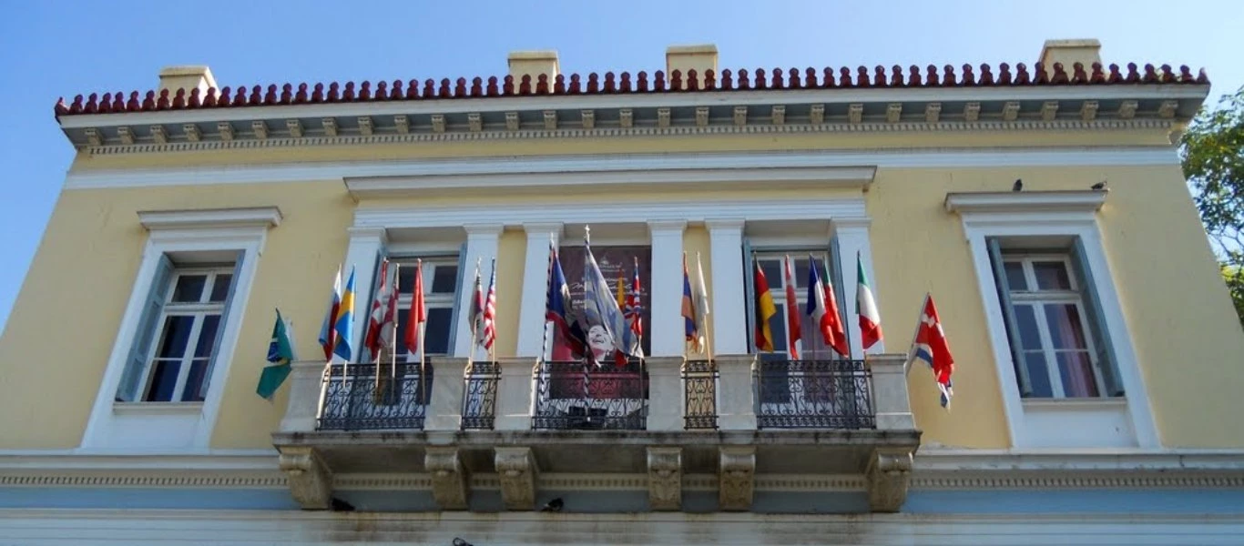 Άγνωστοι προκάλεσαν τεράστιες ζημιές στο ωδείο Athenaeum - Βανδαλισμοί και κλοπές στο κτίριο (φώτο)